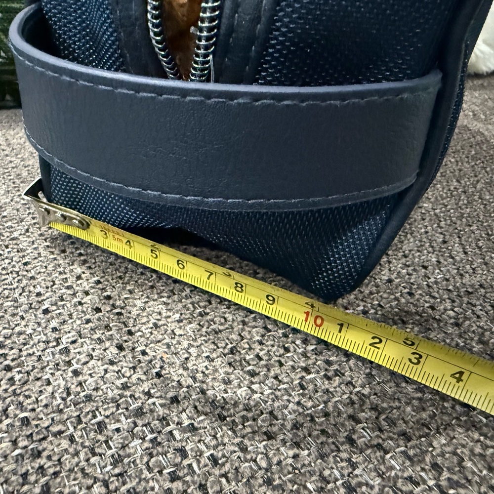 Jimmy Choo Parfums Toiletry Pouch dark blue Cosmetic Bag travel
Dopp Case New - Picture 12 of 12